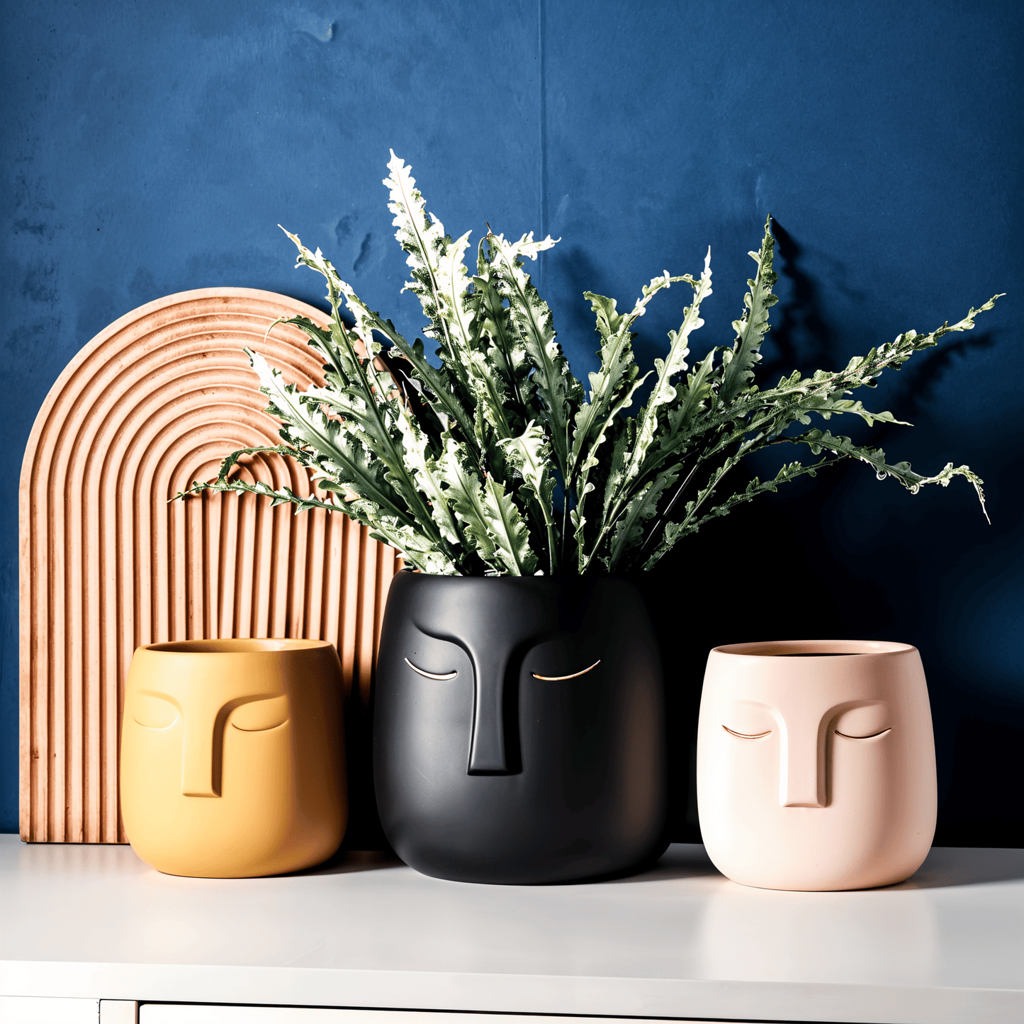 Vase decorative face of ceramic