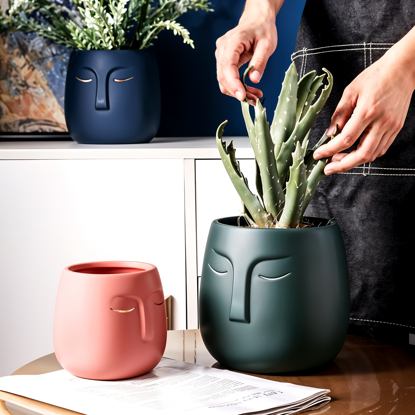 Vase decorative face of ceramic