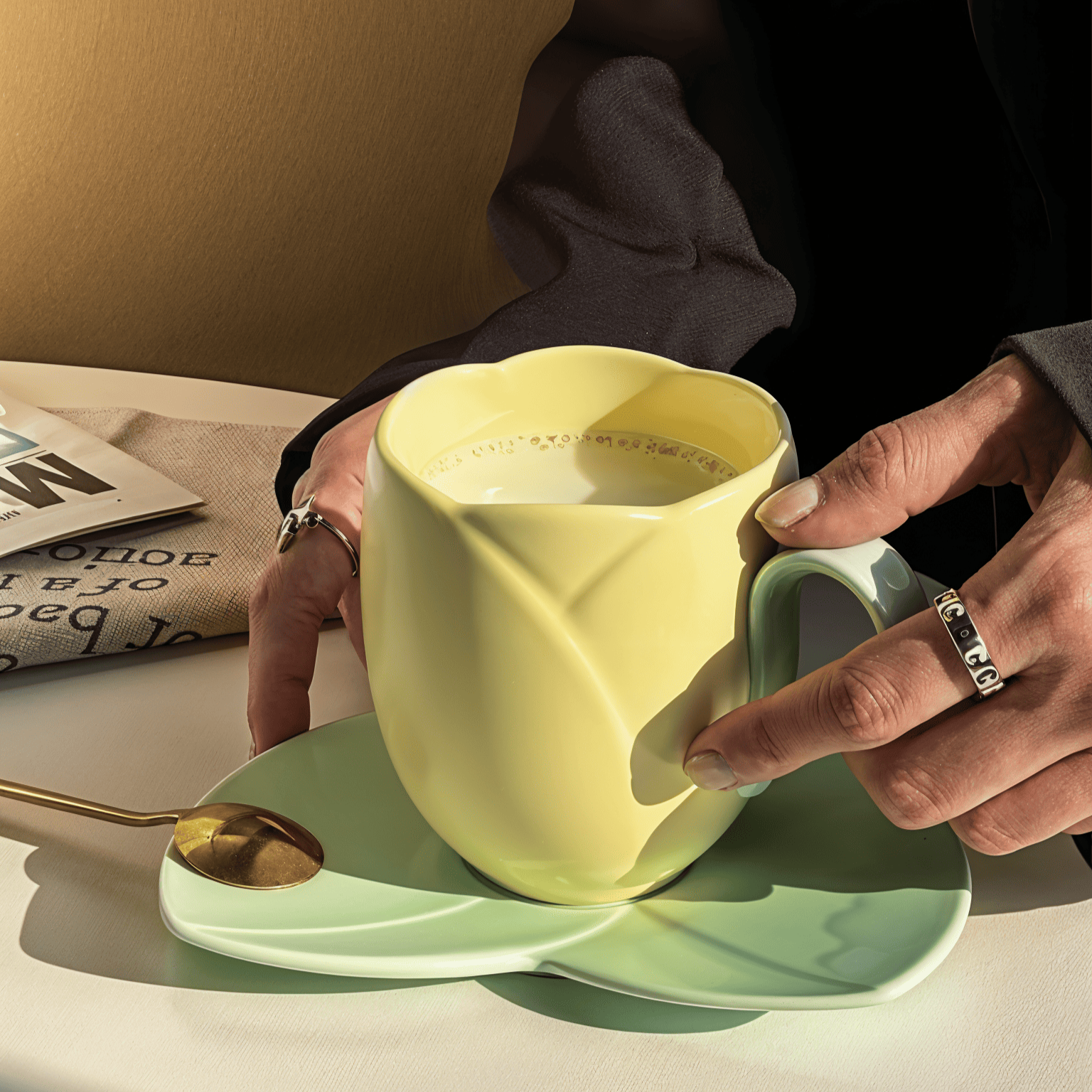 Elegant Tulip Coffee Cup Set